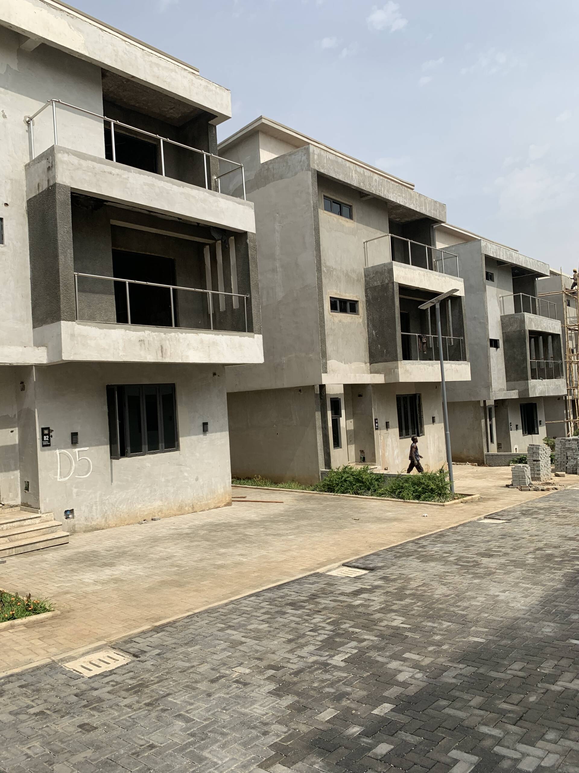 Interior & Exterior Screeding